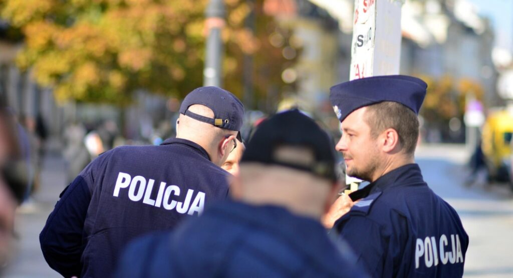 Oszust "na policjanta" przechytrzony przez prawdziwych funkcjonariuszy