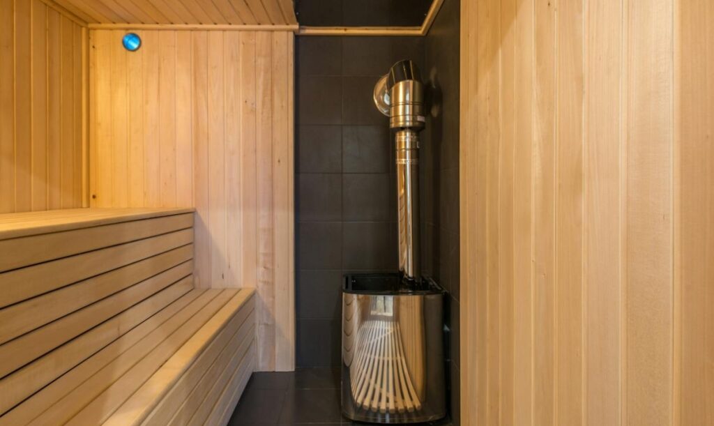 Regeneracja i odprężenie w miejskich saunach Warszawy: oferta na zimowe dni