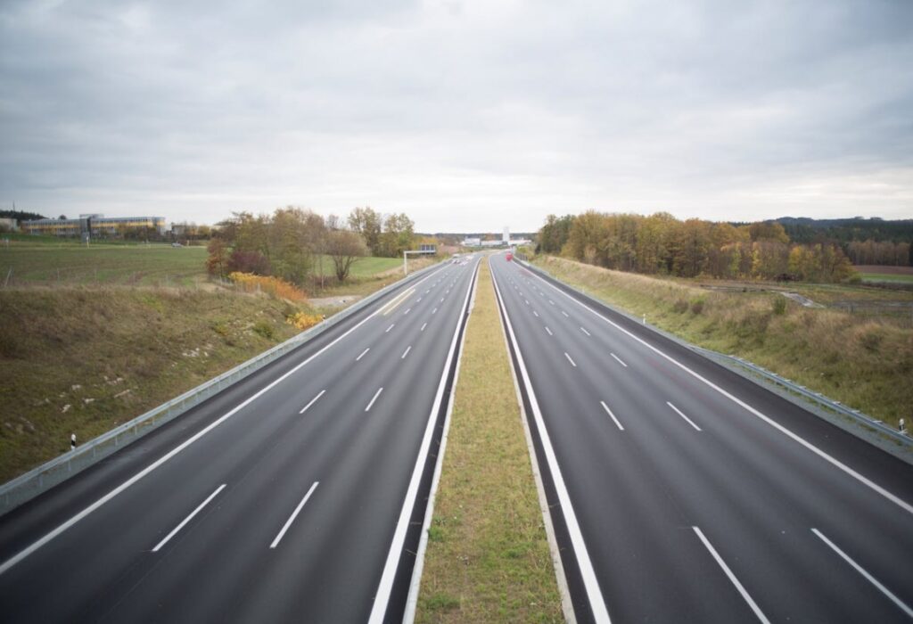 Modernizacja infrastruktury drogowej w Rembertowie: Nowe bezkolizyjne przejazdy i tunel